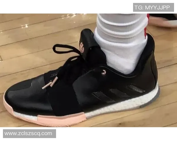 足球明星们的鞋子选择揭秘从球场到时尚的完美搭配解析 足球明星们的鞋子选择揭秘从球场到时尚的完美搭配解析